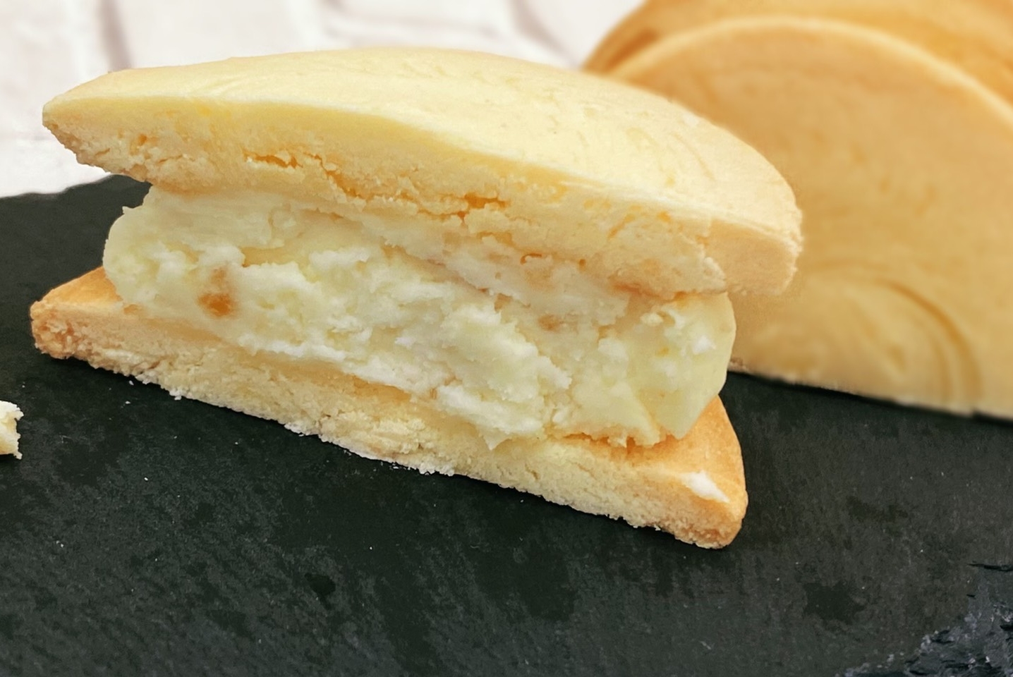 【新商品】蔵王チーズサンドクッキー 